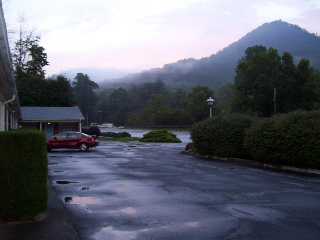 Parkway Inn Waynesville Exterior photo