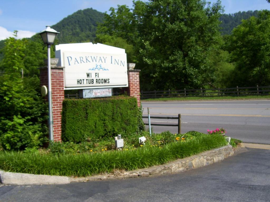 Parkway Inn Waynesville Exterior photo