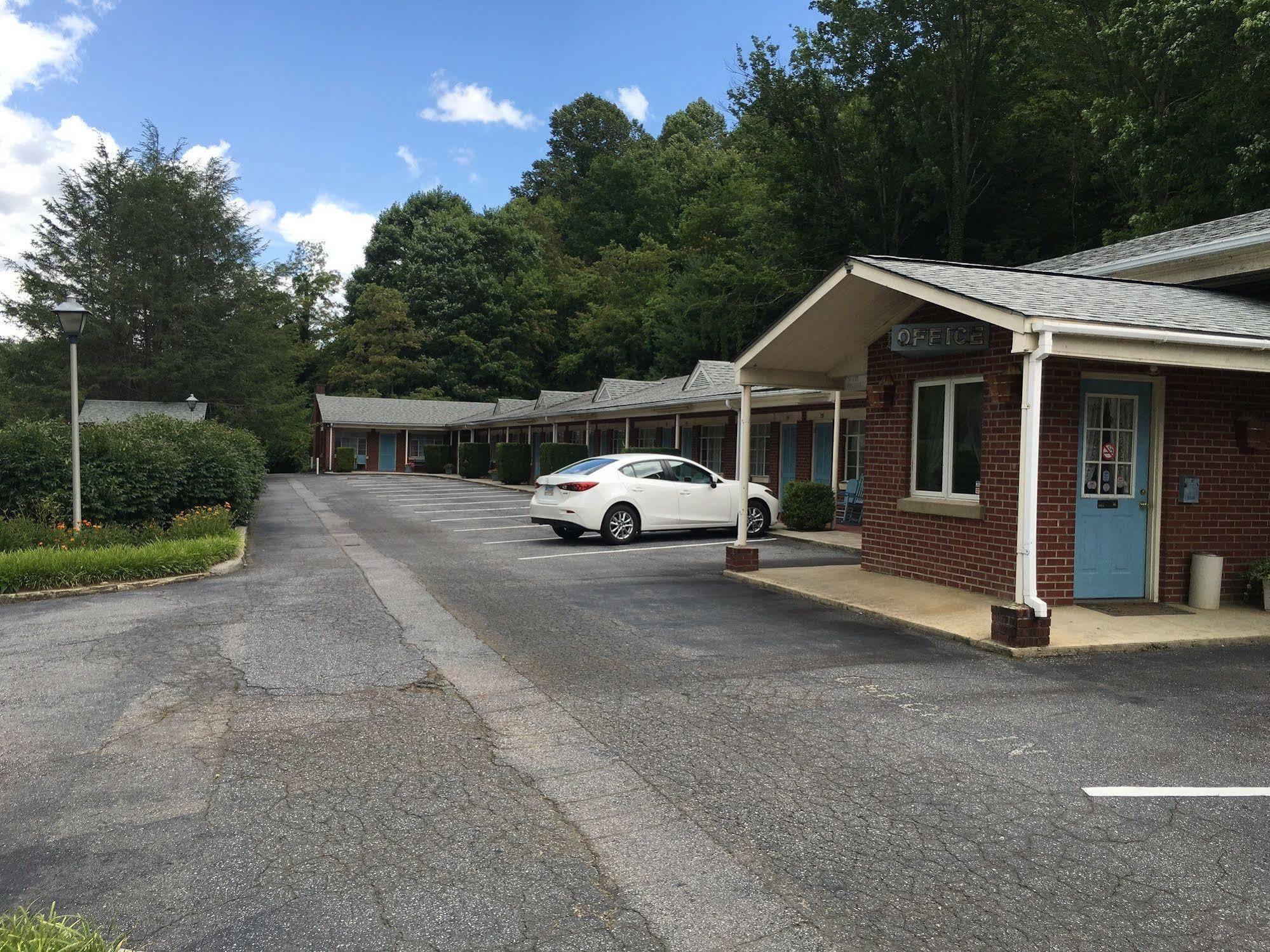 Parkway Inn Waynesville Exterior photo